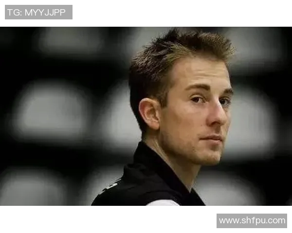 专一足球明星的职业生涯与成就探讨:从热爱到巅峰的奋斗之路