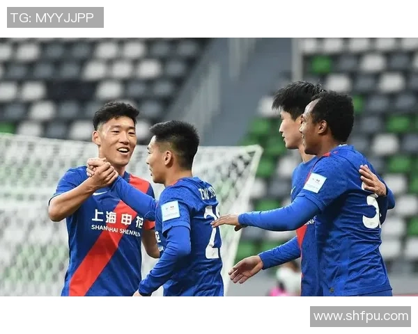 足球明星因丑闻被除名引发球迷热议与媒体关注的背后故事